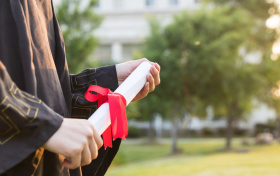 上海第二工业大学是985还是211？算名校吗？看录取分数线