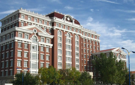 2025年天津外国语大学滨海外事学院在天津录取分数线是484分、最低位次是44898位